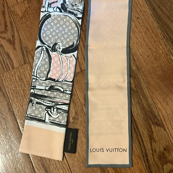 Louis Vuitton Silk Scarf - Picture 4 of 7